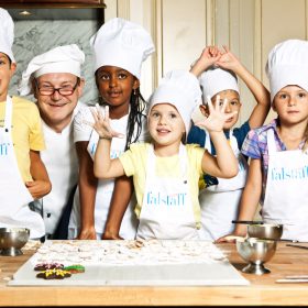 Falstaff Junior Kekse backen mit Kinder Demel Backstube Gruppenbild mit Bäckermeister